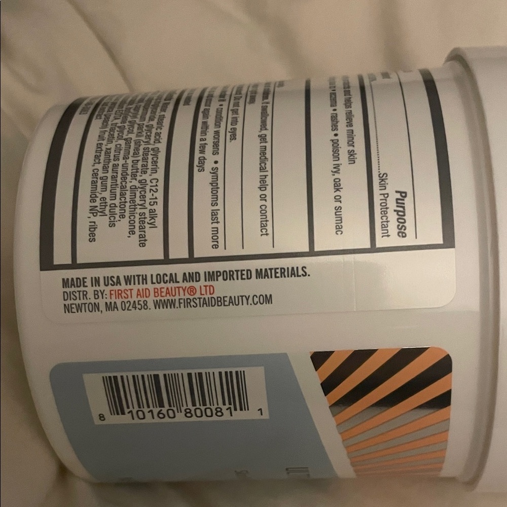 First Aid Beauty Ultra Repair Cream - Blue and White - Picture 4 of 5